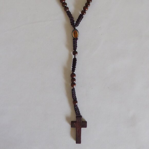 VINTAGE OUR LADY OF GUADALUPE 18” WOOD CRUCIFIX MACRAME BROWN CORD ROSARY - Picture 10 of 12